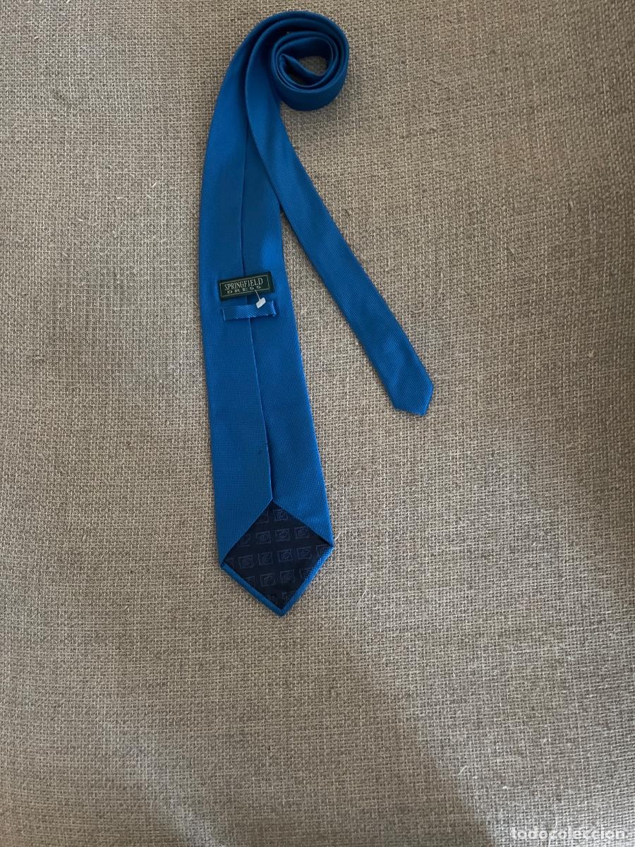 Segunda mano: Corbata realizada en 100% seda azul pavo. Marca: Springfield. - Foto 3