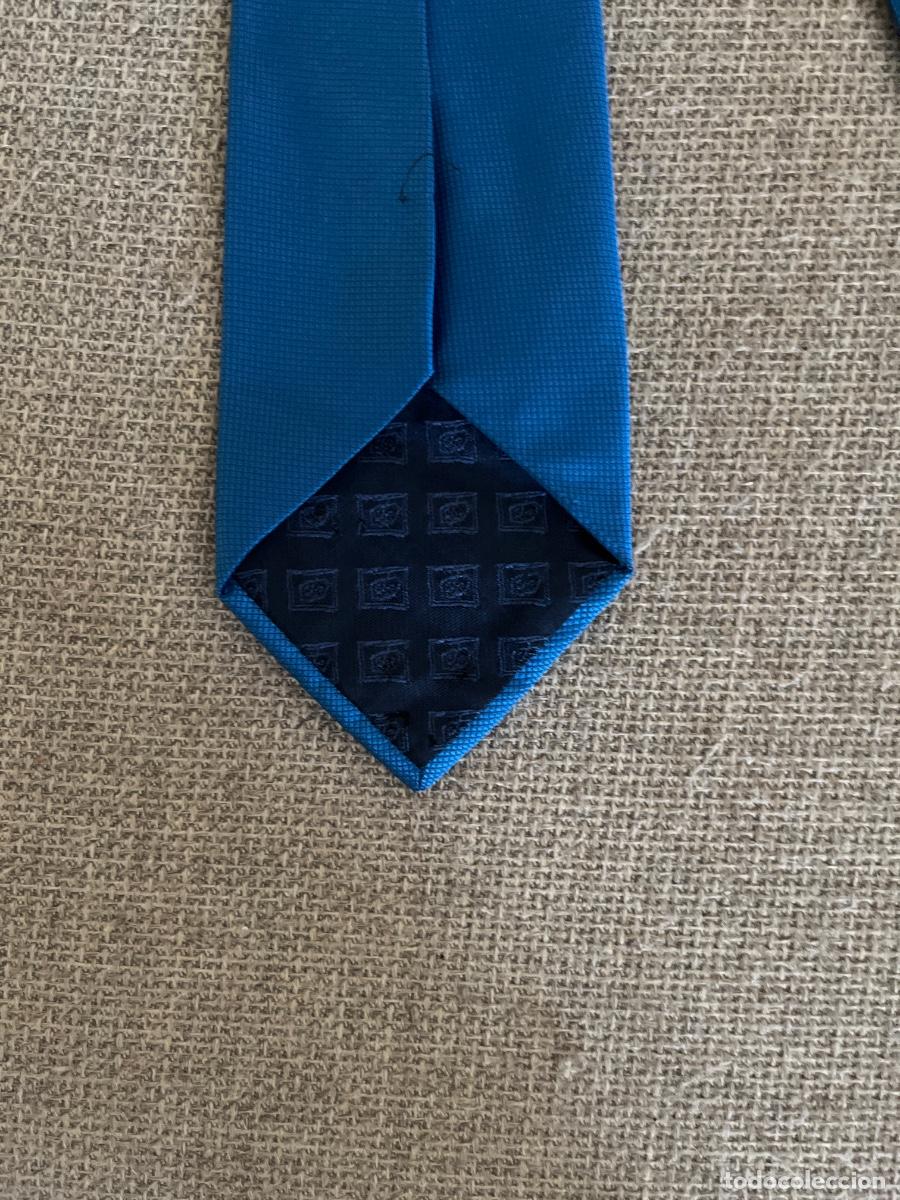 Segunda mano: Corbata realizada en 100% seda azul pavo. Marca: Springfield. - Foto 4