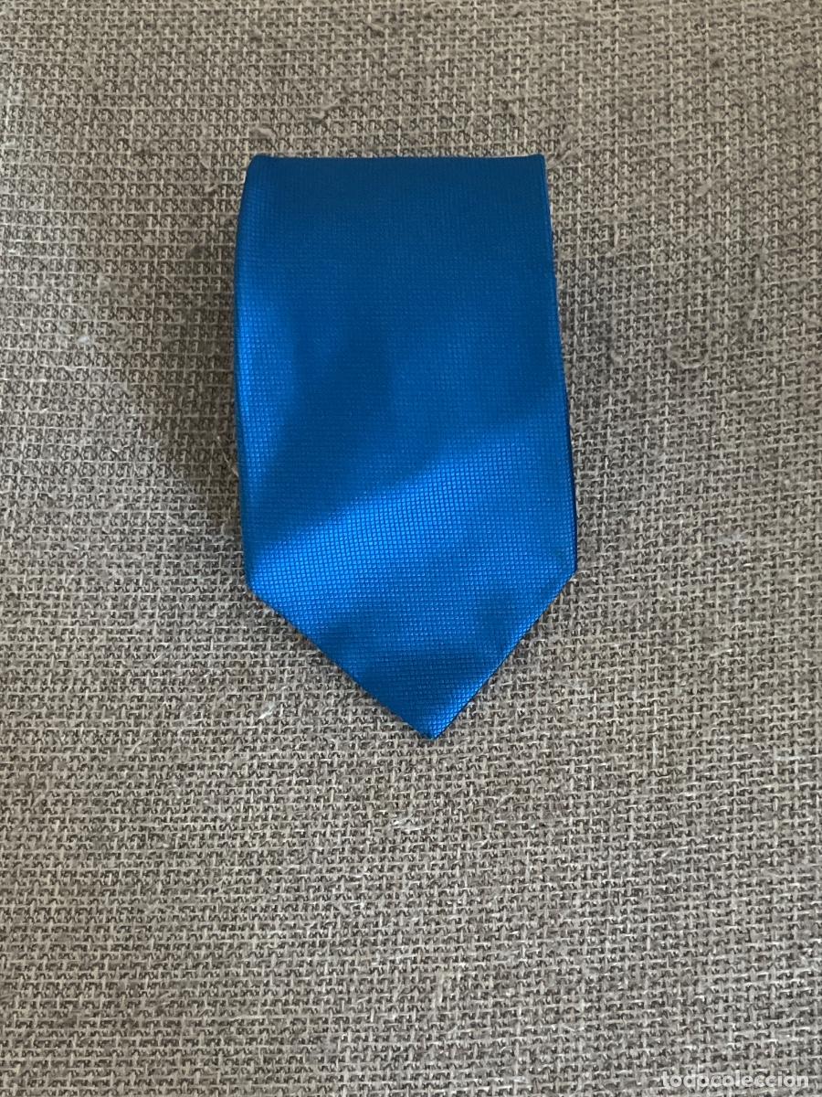 Segunda mano: Corbata realizada en 100% seda azul pavo. Marca: Springfield. - Foto 1