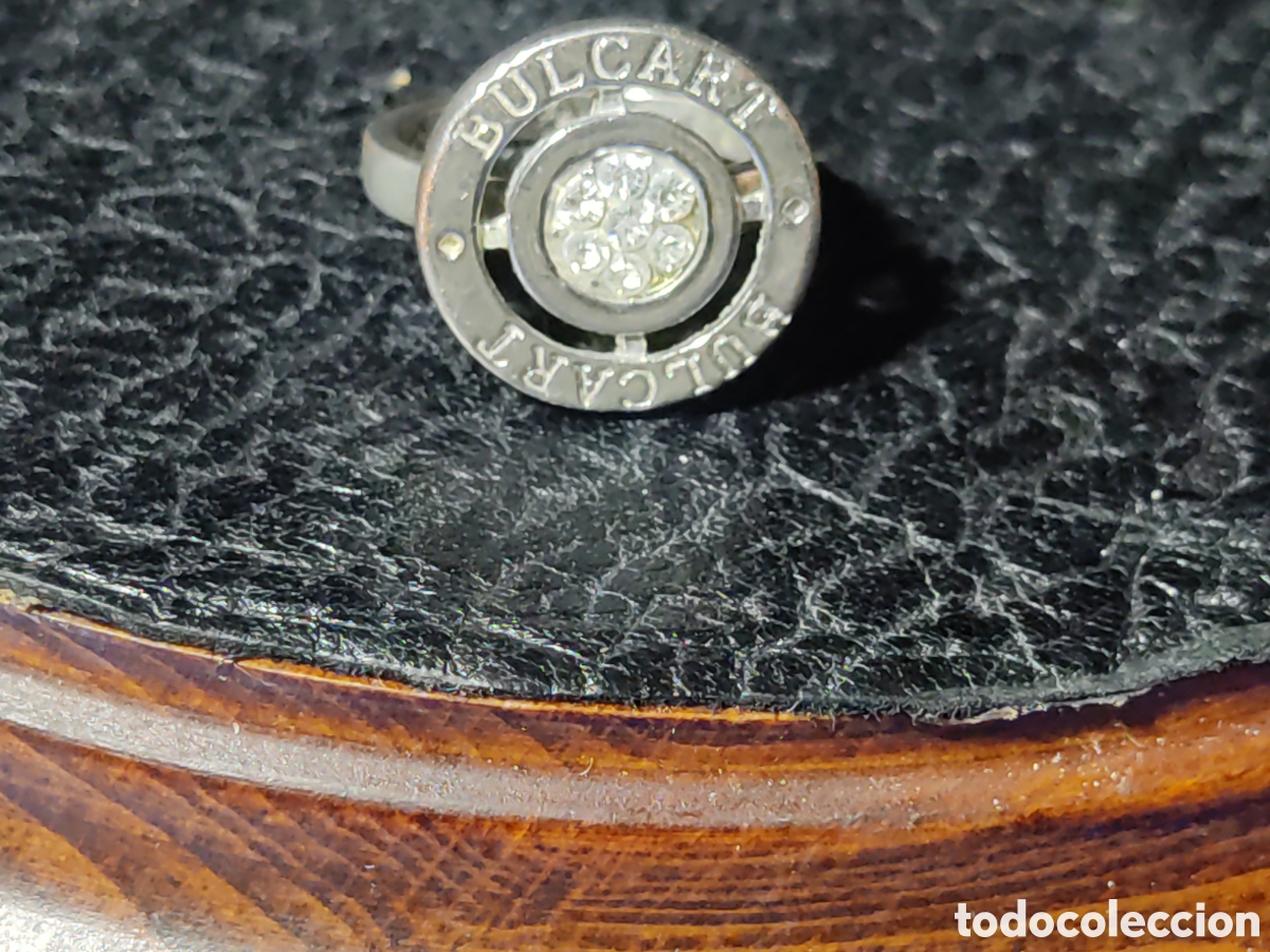Segunda mano: Anillo plateado con circonitas de bisuter&iacute;a. - Foto 1