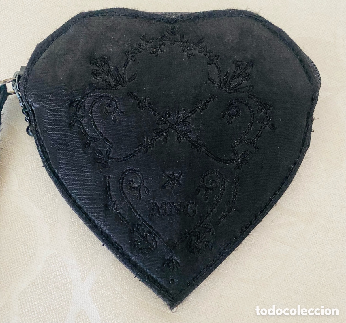 Segunda mano: Bolso de mano en forma de coraz&ograve;n - Foto 2