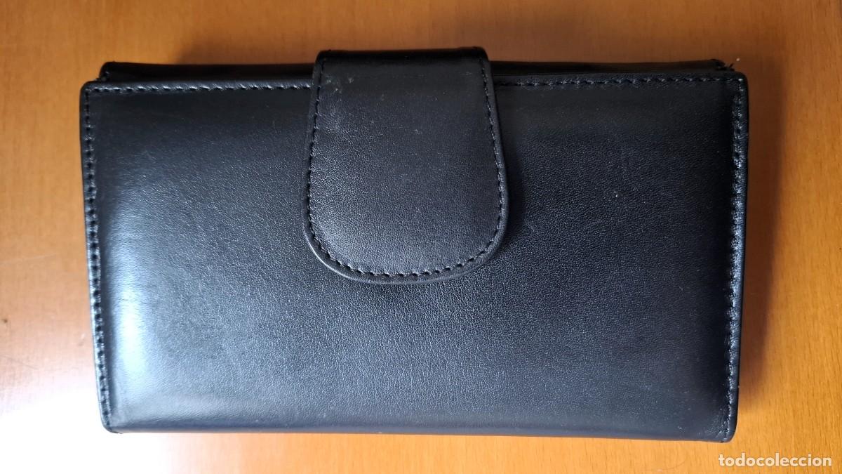 Segunda mano: CARTERA / MONEDERO NEGRA de Piel - Foto 1