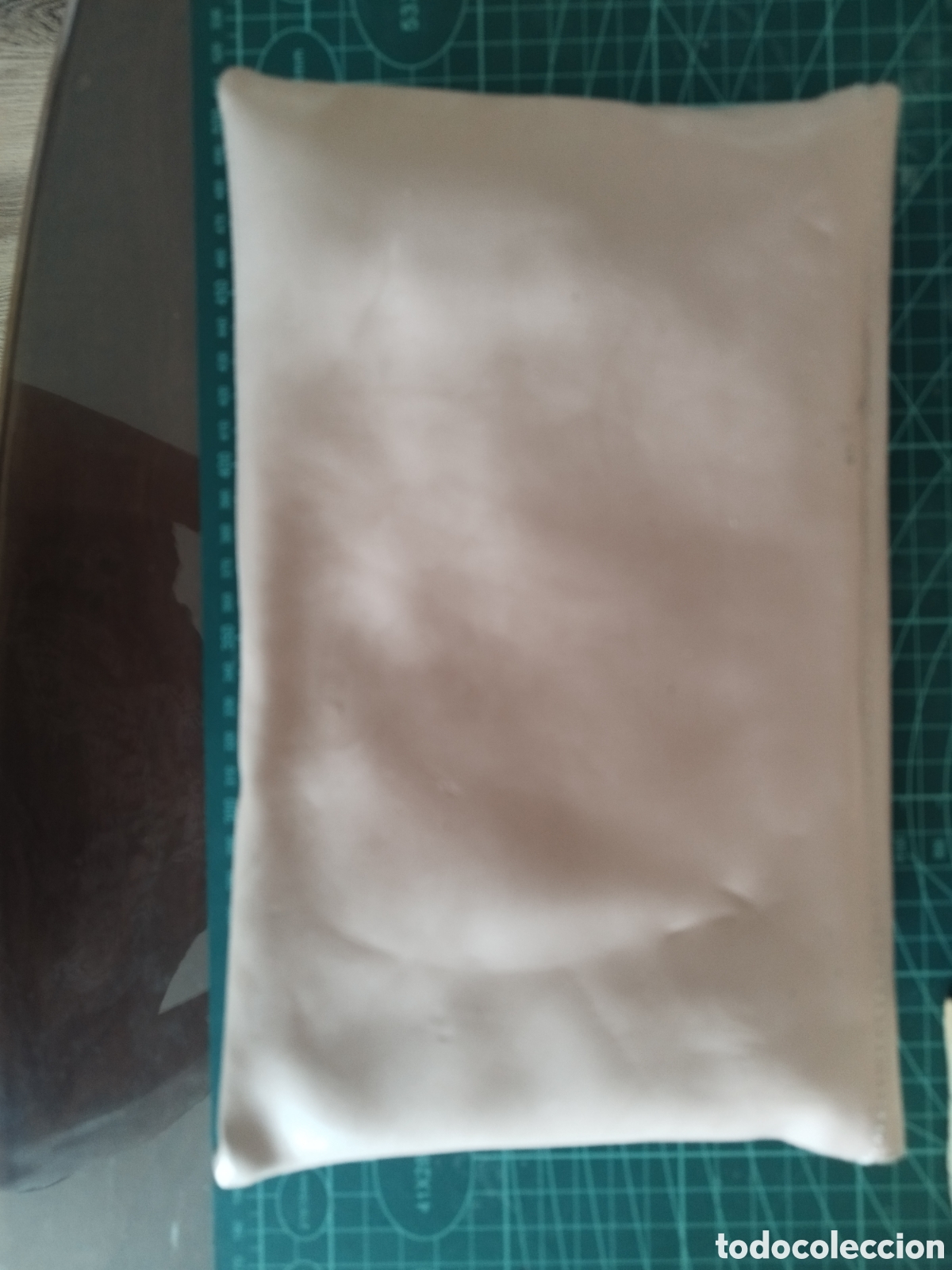 Segunda mano: Bolso sobre charol beige - Foto 2