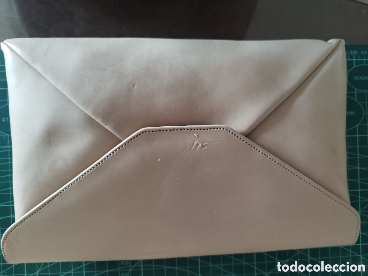 Segunda mano: Bolso sobre charol beige - Foto 1