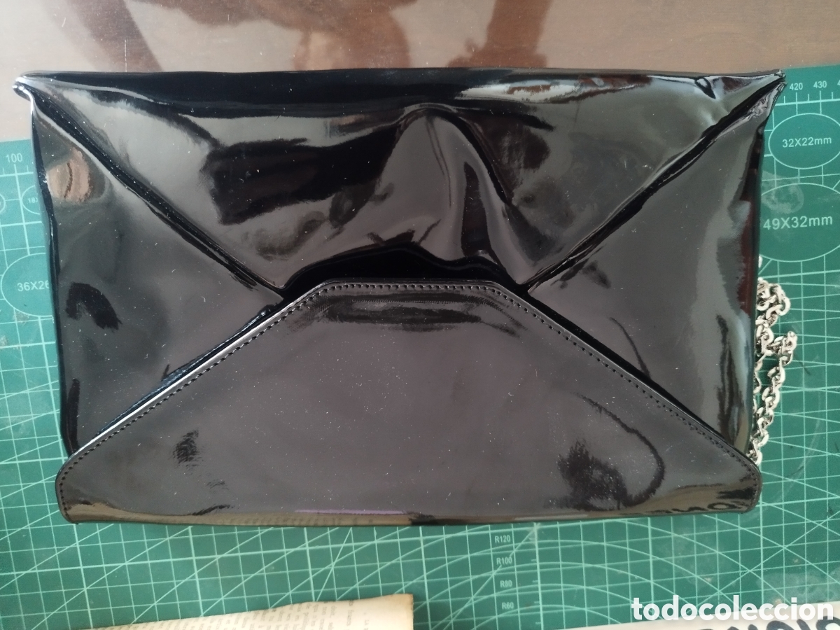 Segunda mano: Bolso sobre charol negro - Foto 1