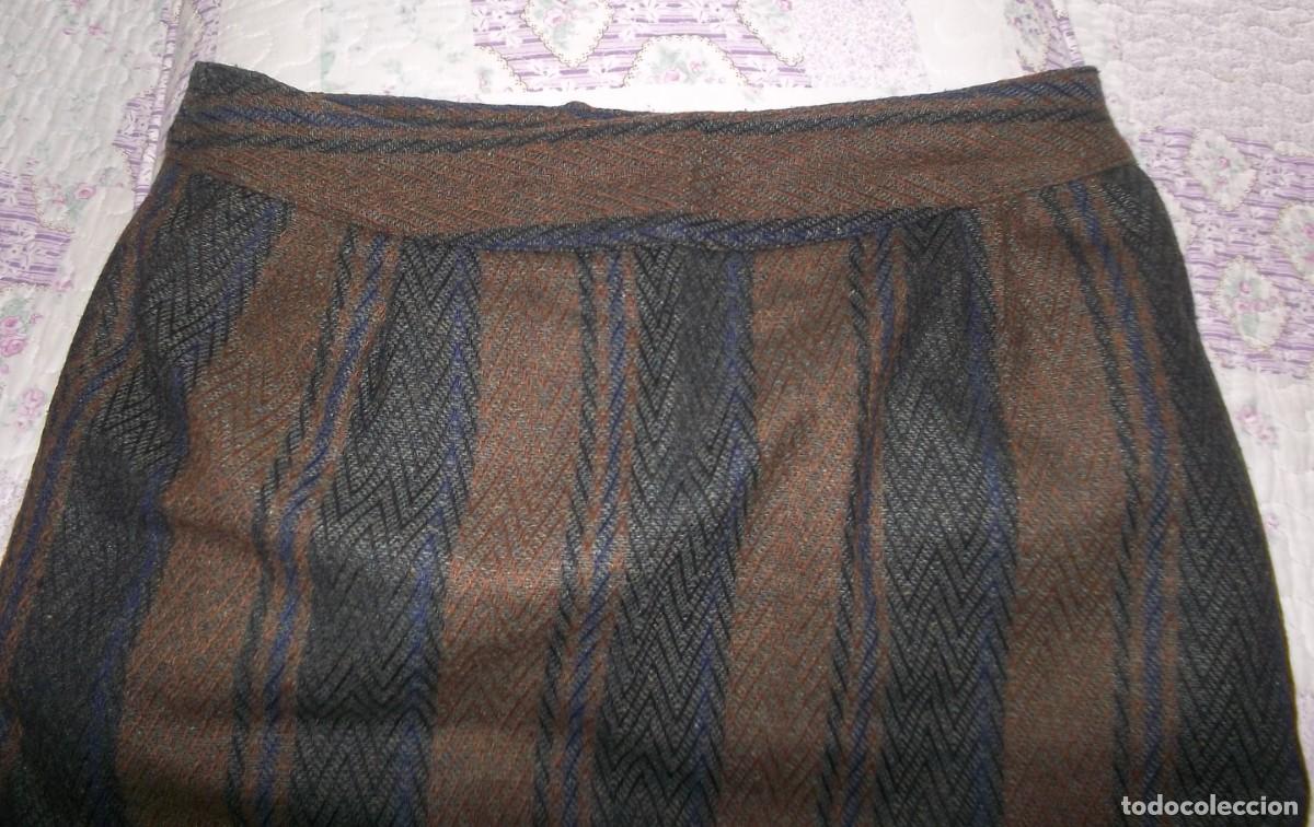 Segunda mano: FALDA DE SE&Ntilde;ORA DE LOS A&Ntilde;OS 70 - Foto 2