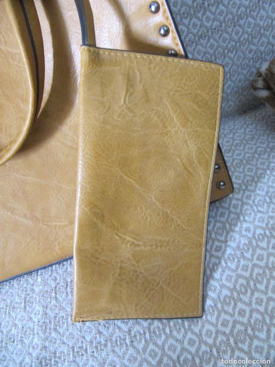 Segunda mano: BOLSO MARRON CON CARTERA - Foto 3