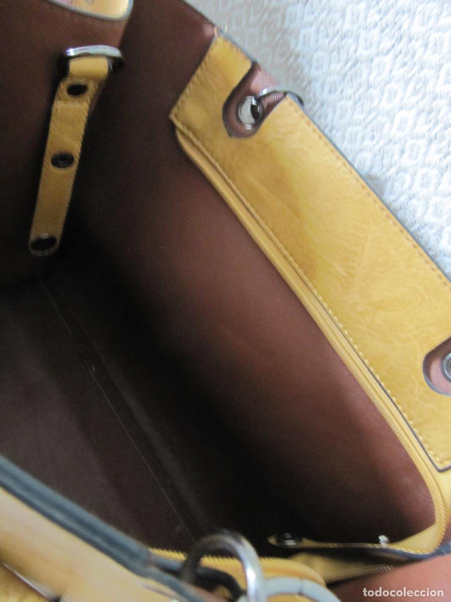 Segunda mano: BOLSO MARRON CON CARTERA - Foto 6