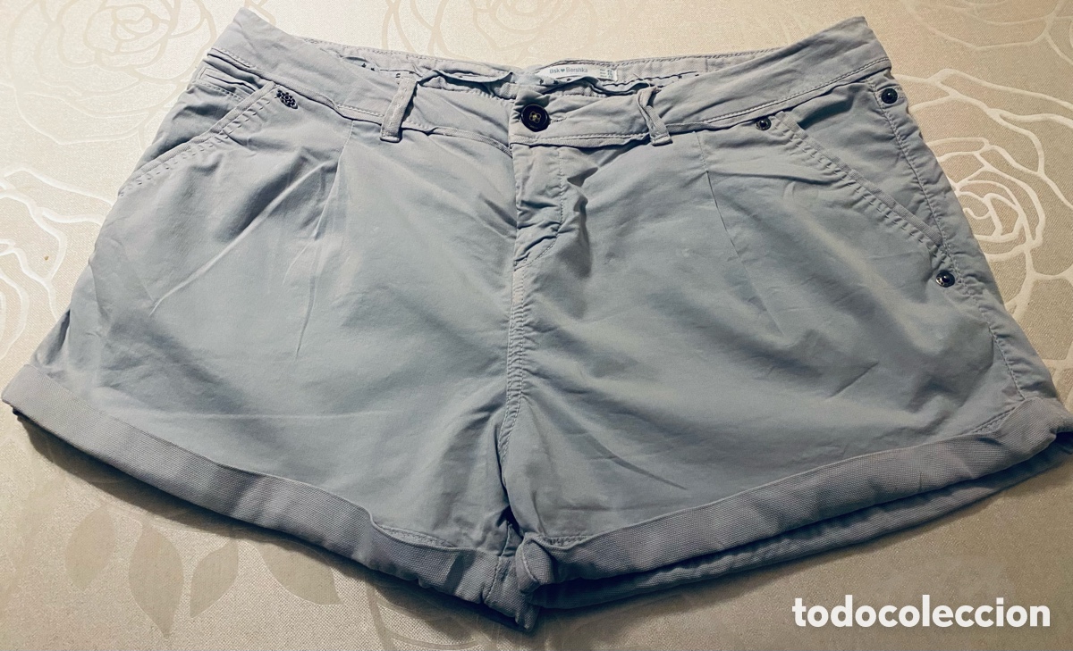 Segunda mano: Shorts Bershka Az&uacute;l Clarito - Foto 1