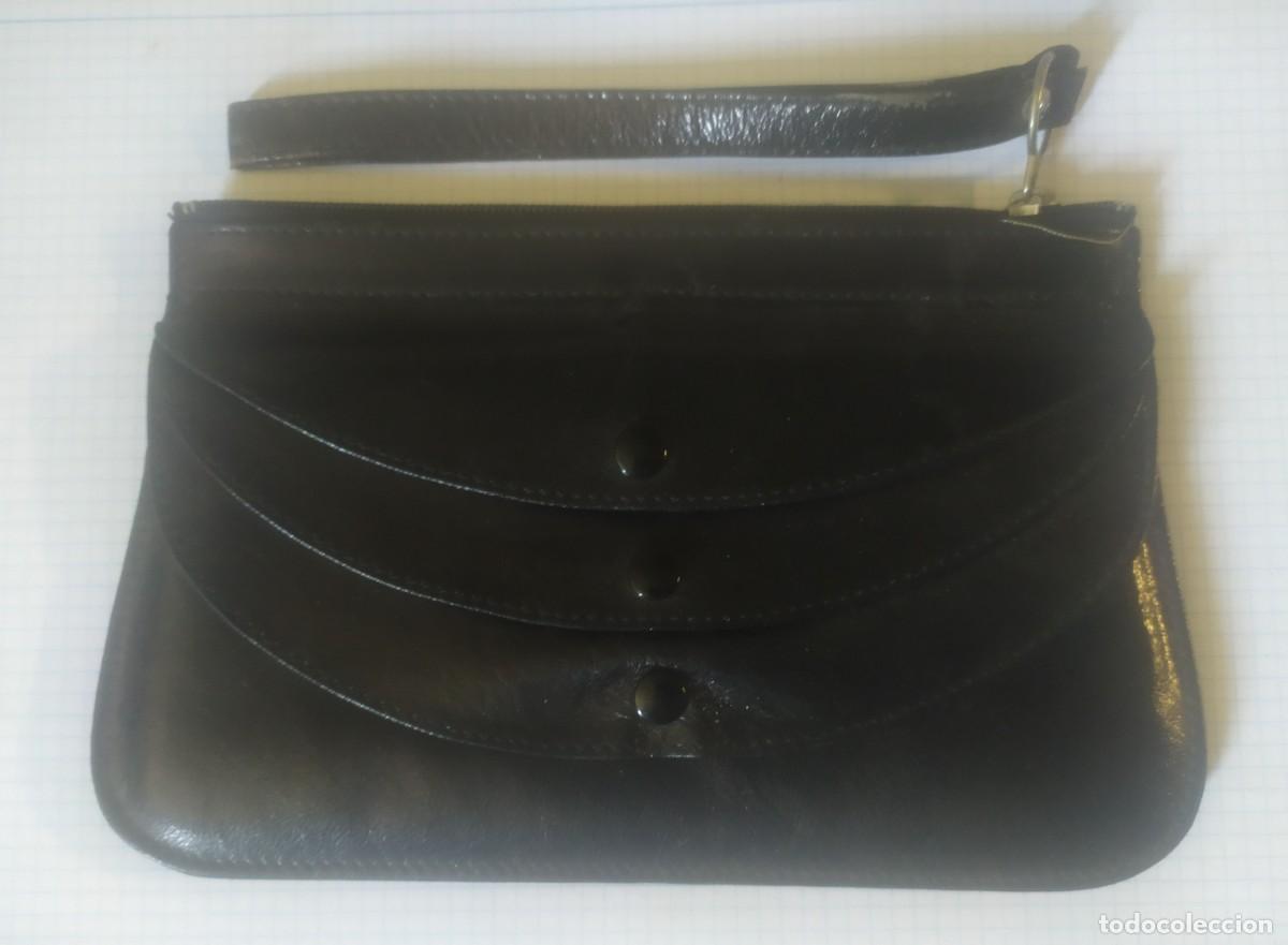 Segunda mano: Cartera de mano, de piel - Foto 1