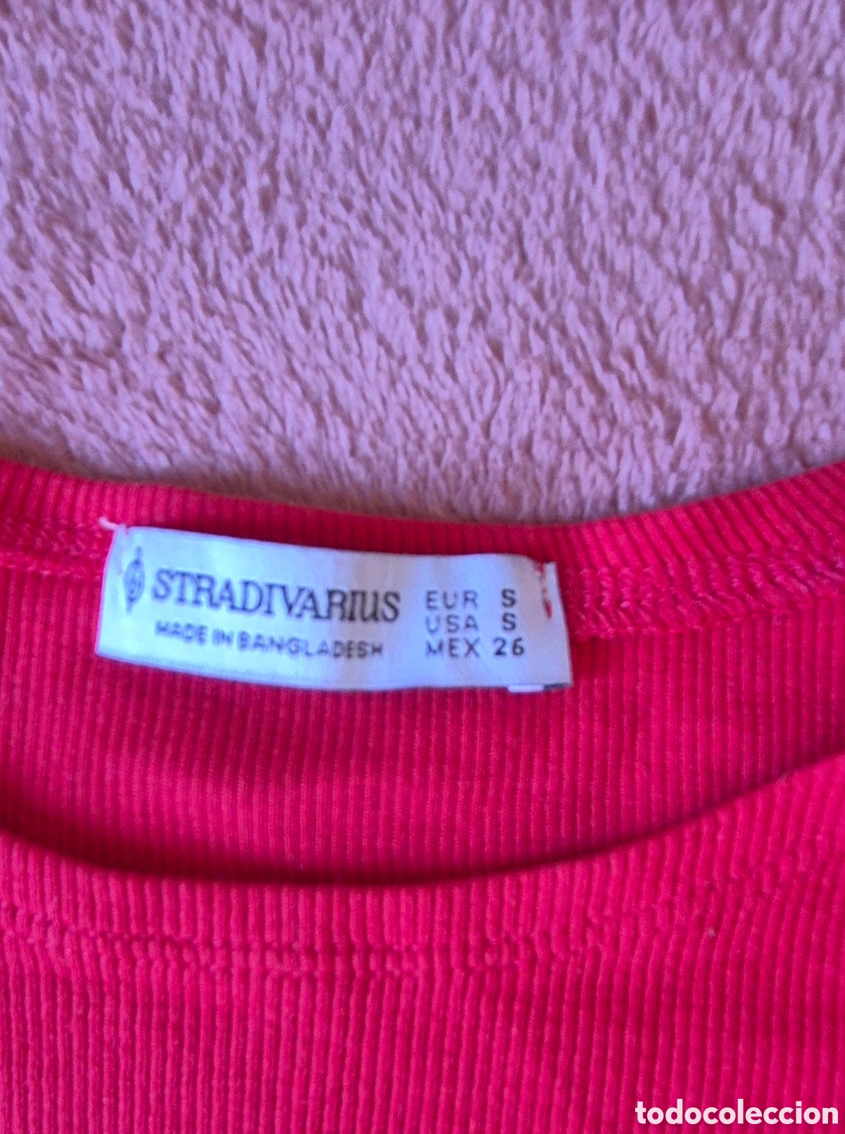 Segunda mano: Camiseta roja Stradivarius - Foto 2