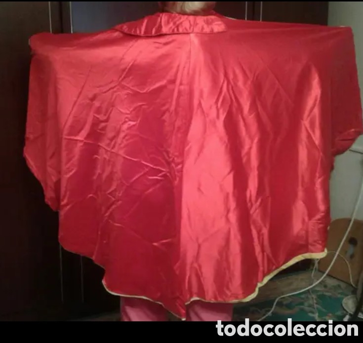 Segunda mano: Capa de raso para disfraz etc - Foto 1