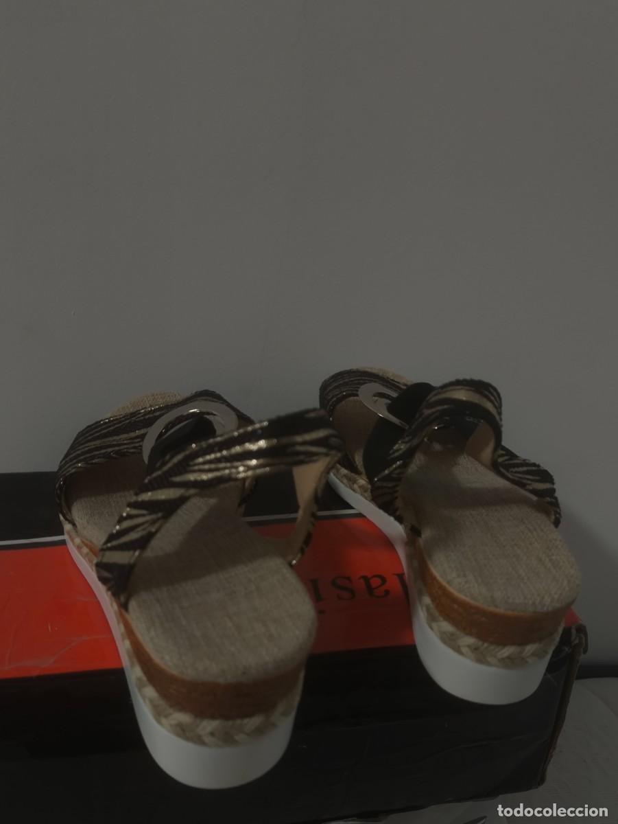Segunda mano: Sandalias de cu&ntilde;a mujer - Foto 1