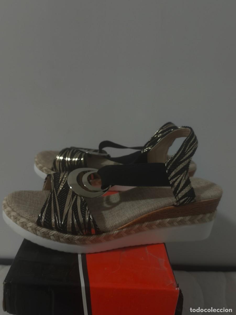 Segunda mano: Sandalias de cu&ntilde;a mujer - Foto 2