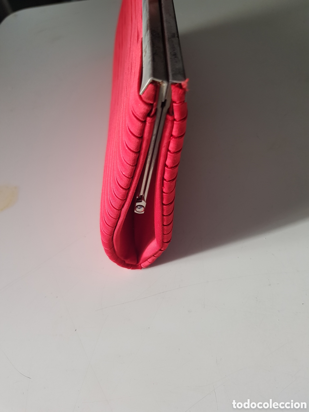 Segunda mano: Bolso rojo de fiesta con cadenilla. - Foto 5