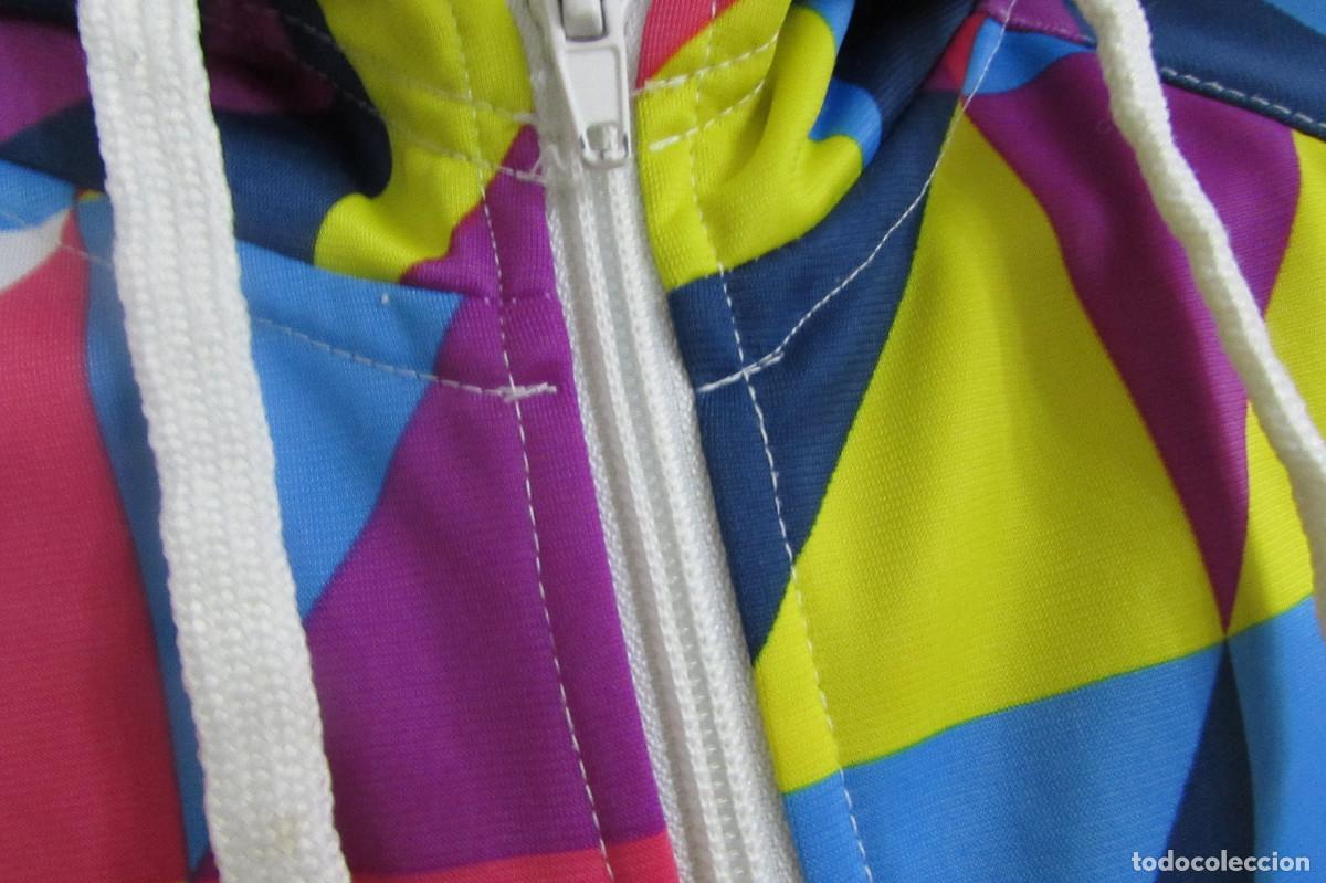 Segunda mano: CHAQUETA CHANDAL MULTICOLOR H&M Divided 38 - Foto 5