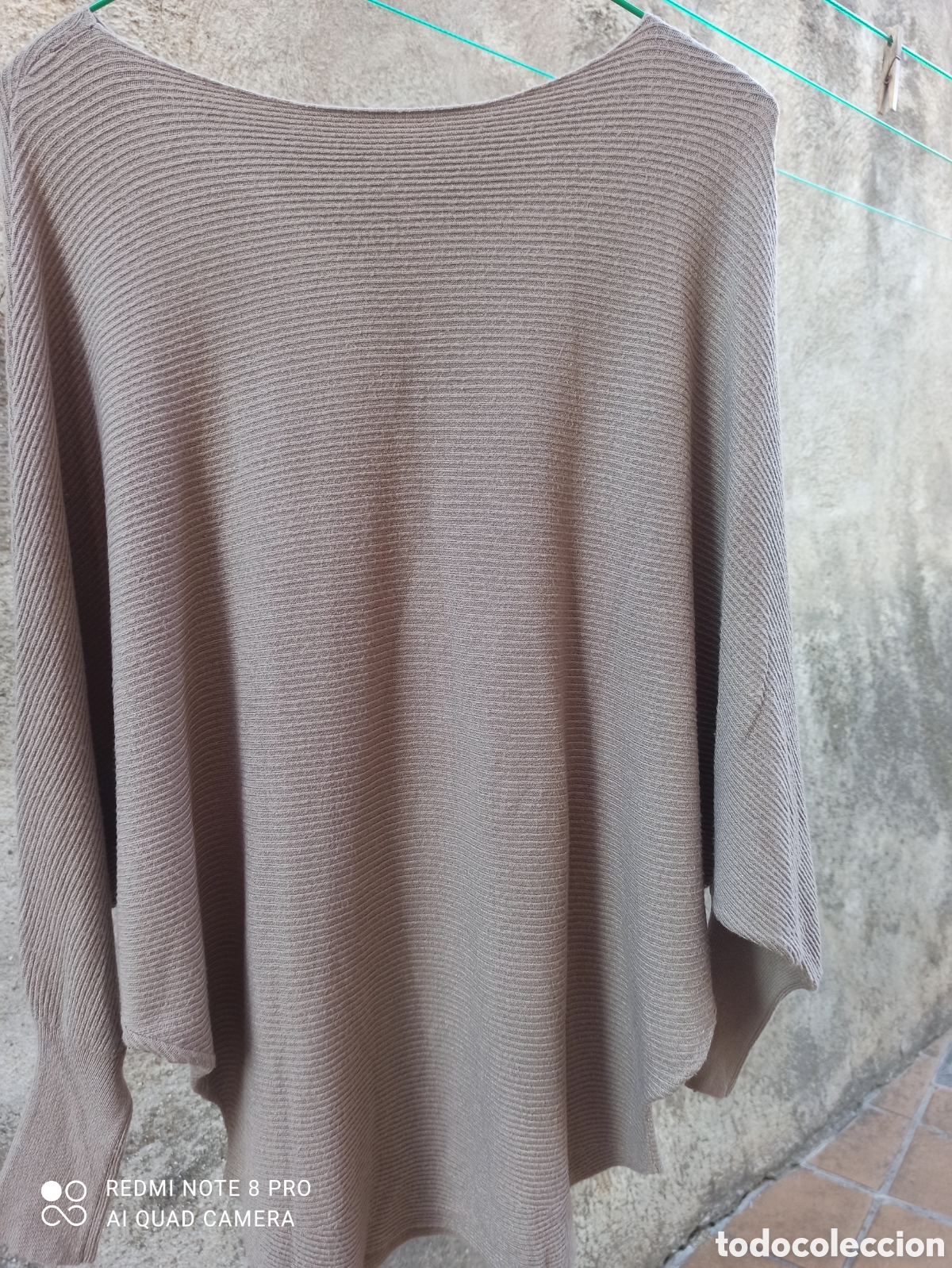 Segunda mano: Jersey muy original, para llevar holgado - Foto 2