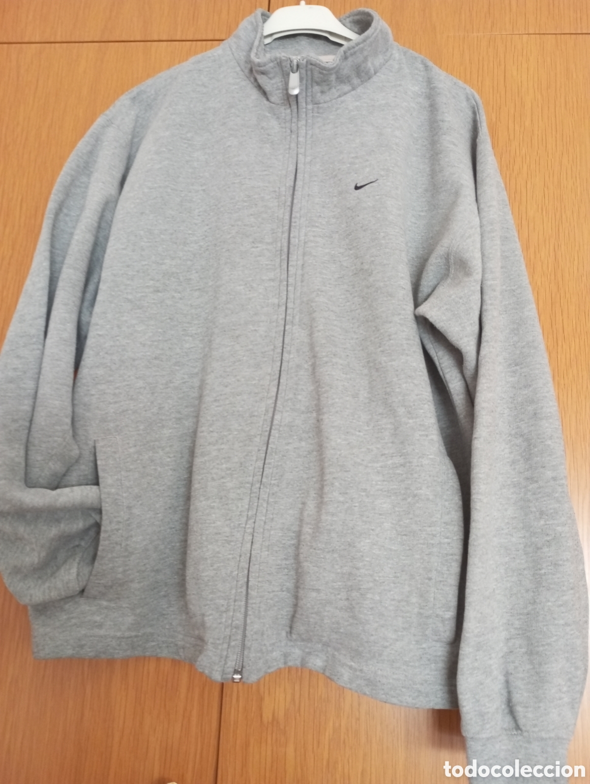Segunda mano: Sudadera con cremallera gris Nike - Foto 3