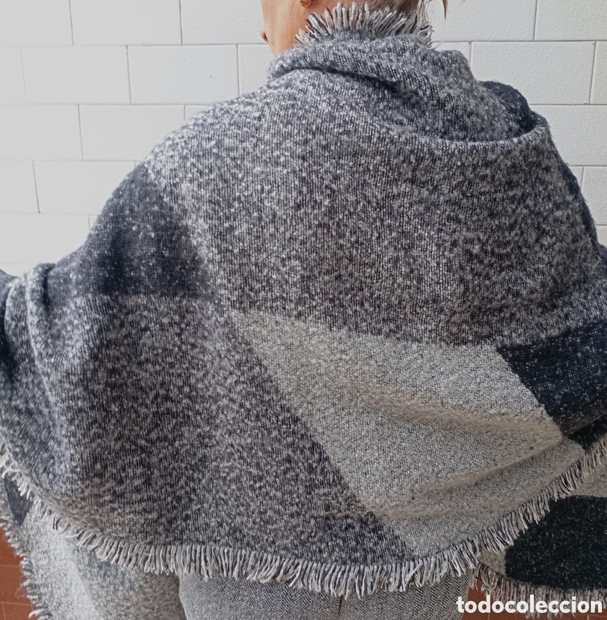 Segunda mano: Bufanda de poncho con flecos - Foto 3
