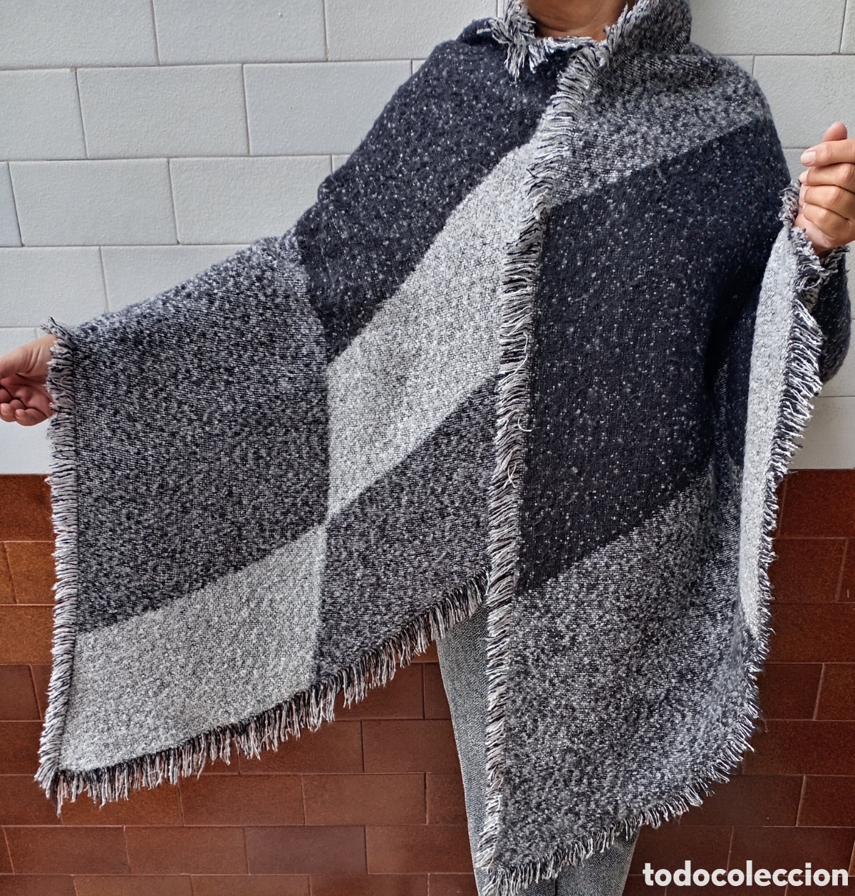 Segunda mano: Bufanda de poncho con flecos - Foto 4