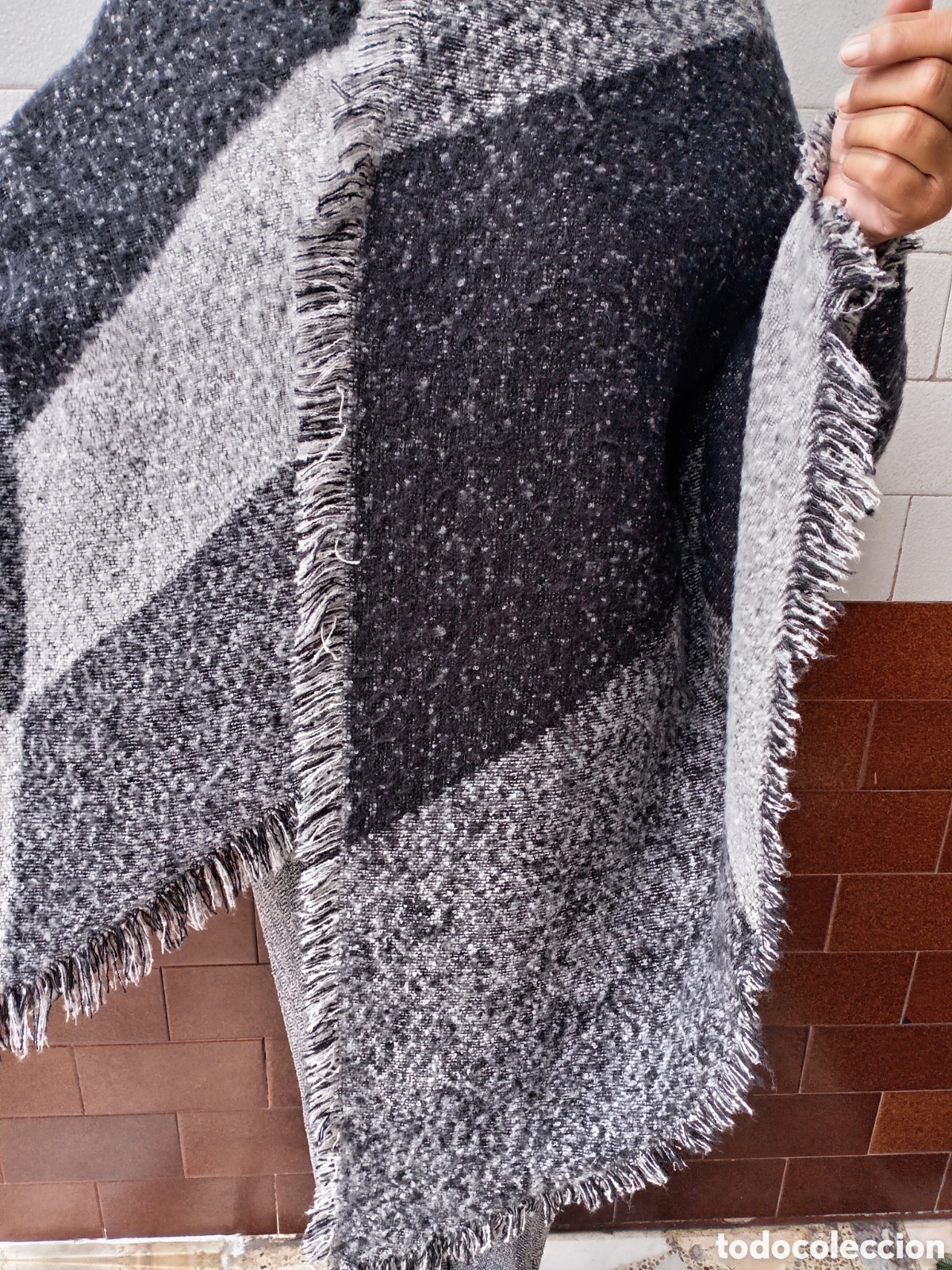 Segunda mano: Bufanda de poncho con flecos - Foto 5