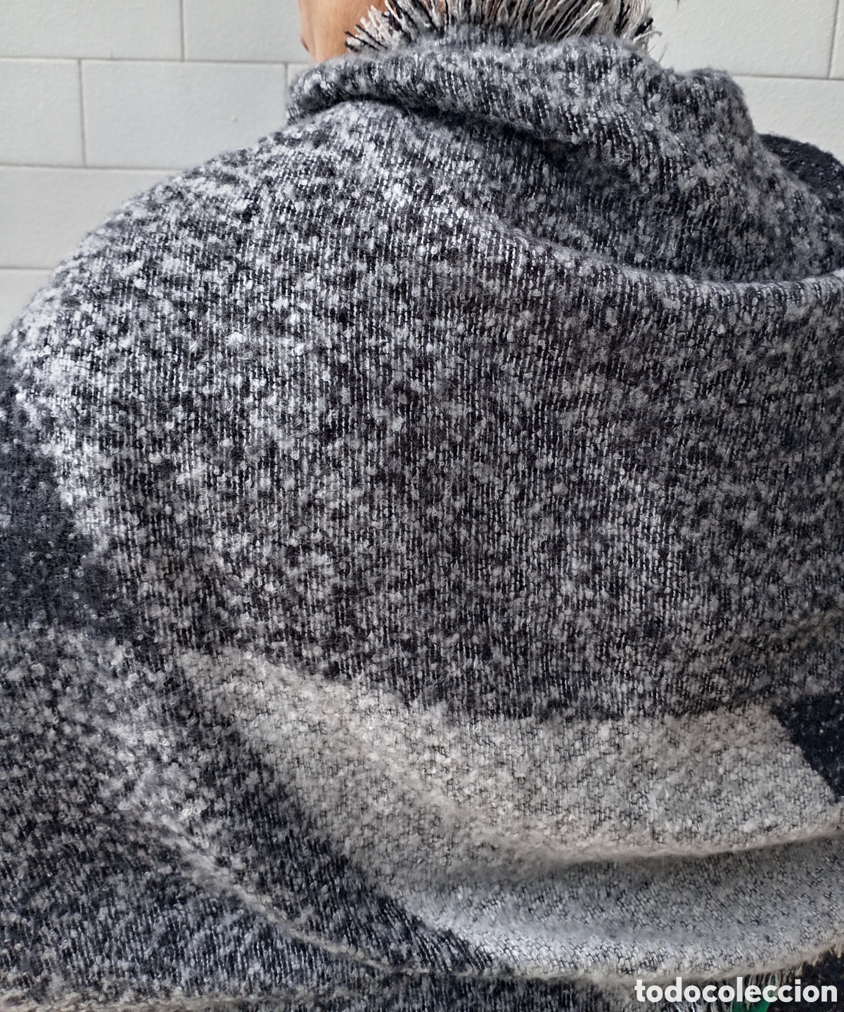 Segunda mano: Bufanda de poncho con flecos - Foto 6
