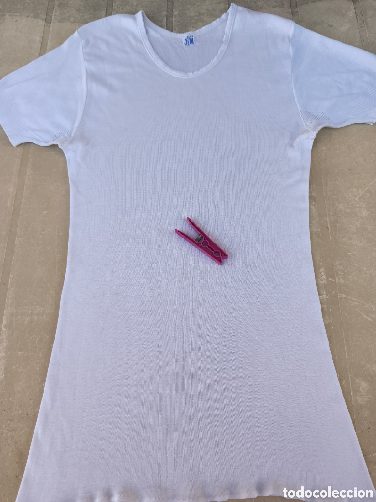 Segunda mano: 2 camisetas interior + 1 de regalo - Foto 2