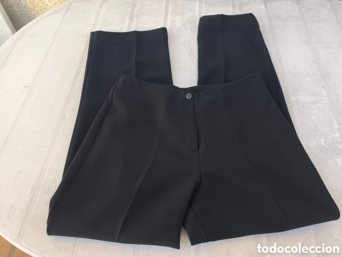 Segunda mano: Pantalones con la raya marcada. - Foto 1