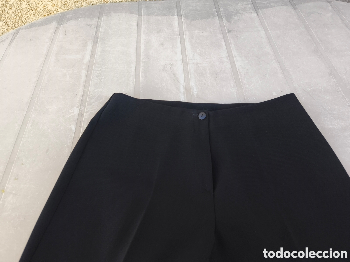 Segunda mano: Pantalones con la raya marcada. - Foto 3