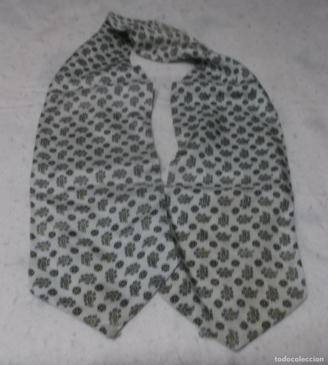 Segunda mano: pa&ntilde;uelo para el cuello de semiseda - Foto 1
