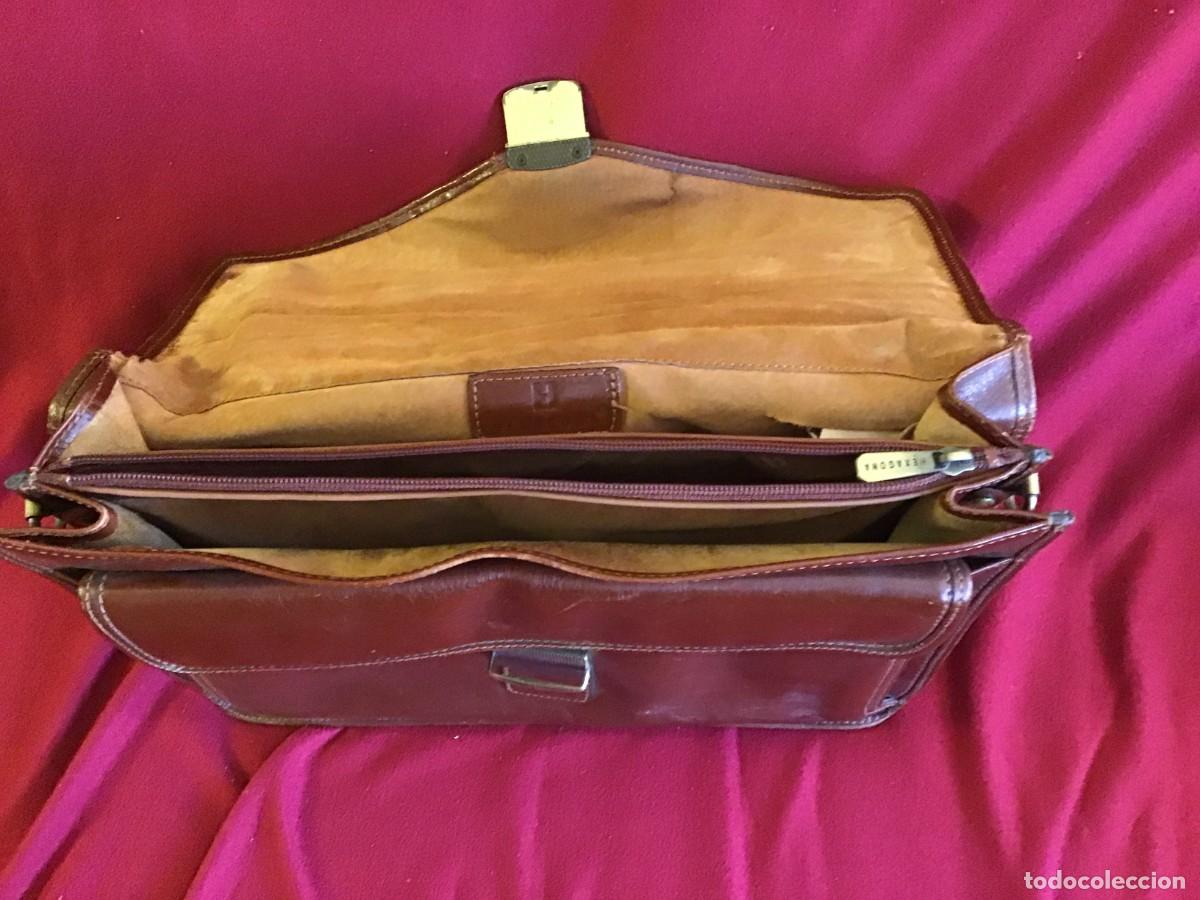 Segunda mano: Cartera portadocumentos en piel - Foto 4