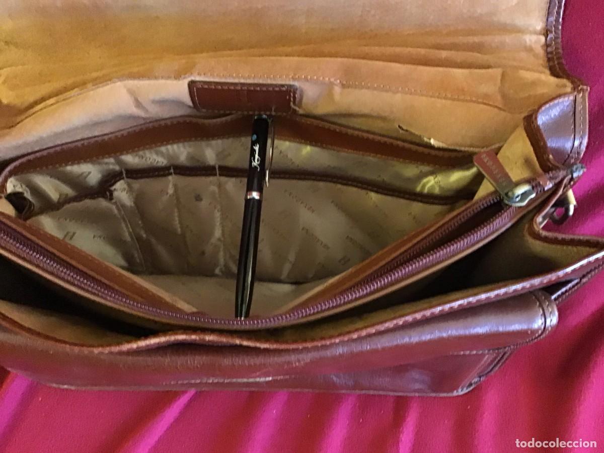 Segunda mano: Cartera portadocumentos en piel - Foto 5