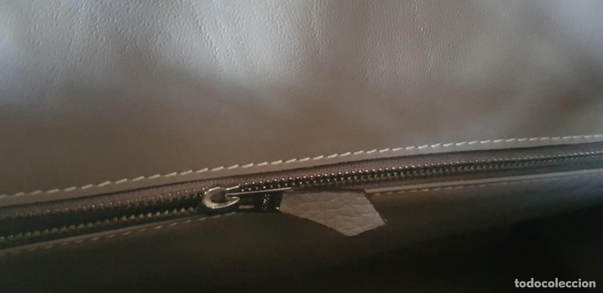 Segunda mano: Bolso de piel color gris - Foto 6