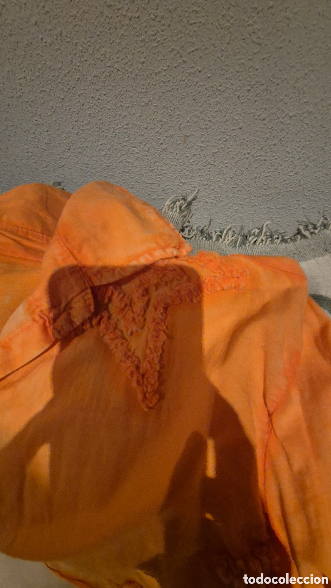 Segunda mano: Blusa naranja estrellas en relieve - Foto 3