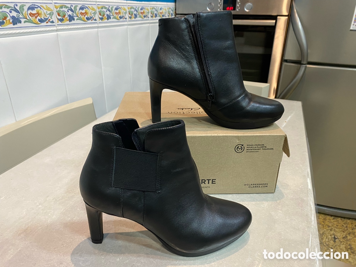 Segunda mano: Botines Clarks piel negros - Foto 2