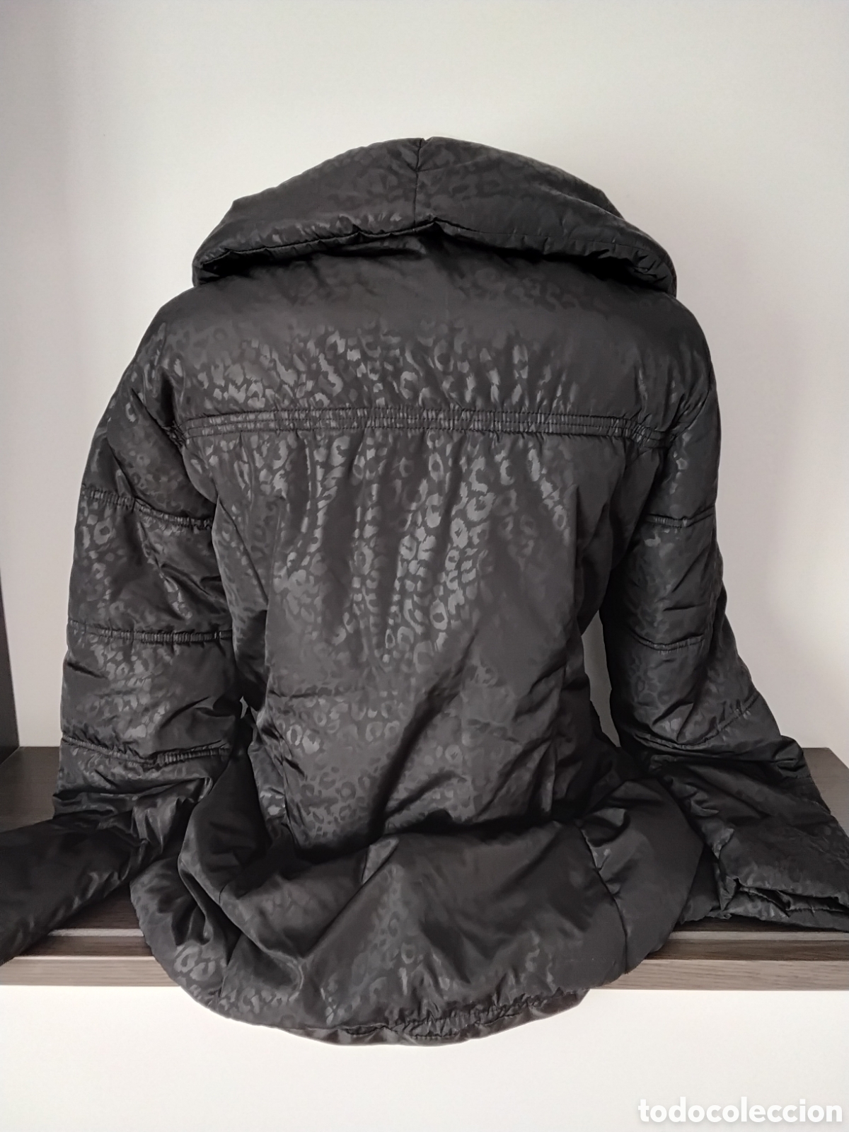 Segunda mano: Abrigo, Chaqueton Negro - Foto 2