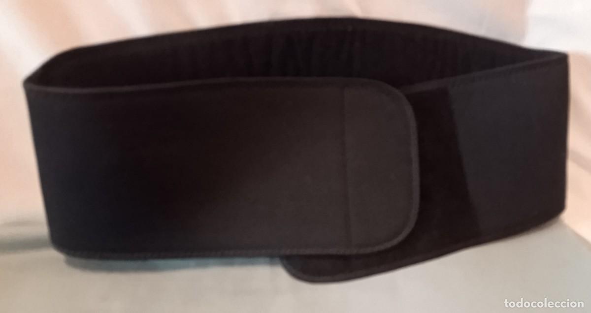 Segunda mano: Cintur&oacute;n lumbar de neopreno de la marca Blackwild - Foto 2