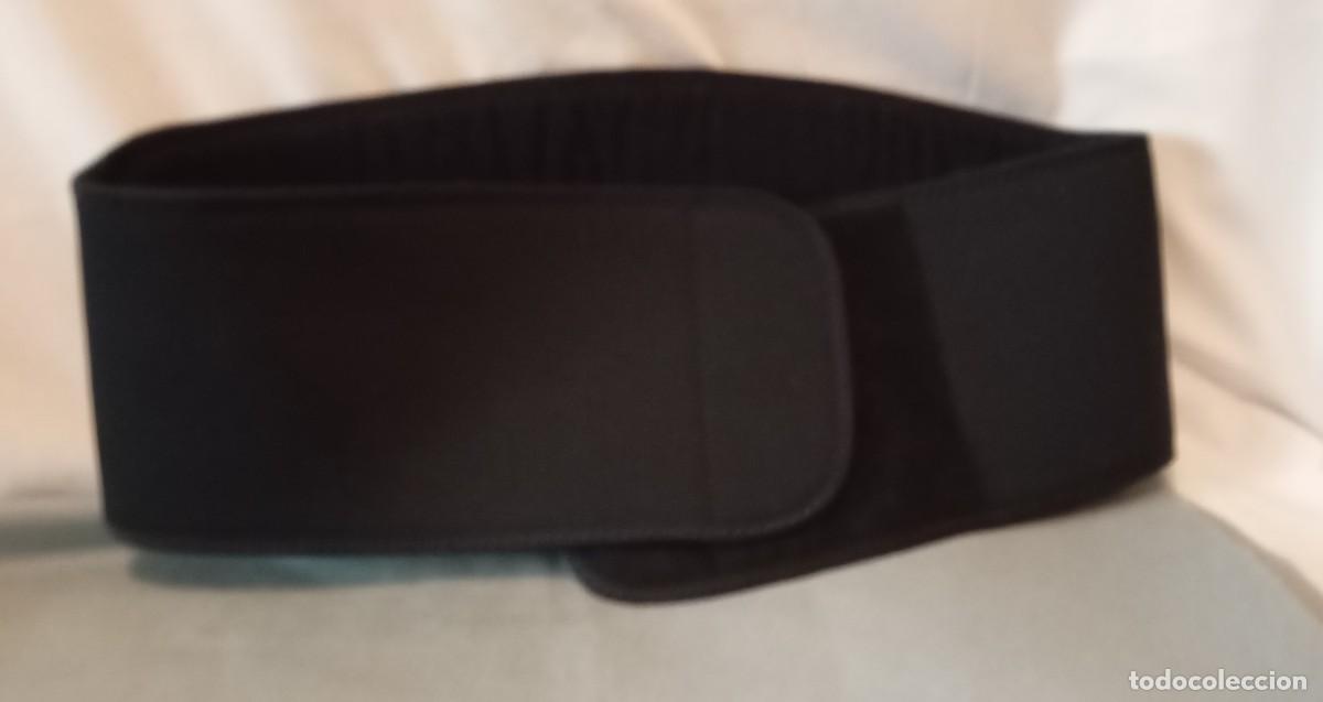 Segunda mano: Cintur&oacute;n lumbar de neopreno de la marca Blackwild - Foto 3