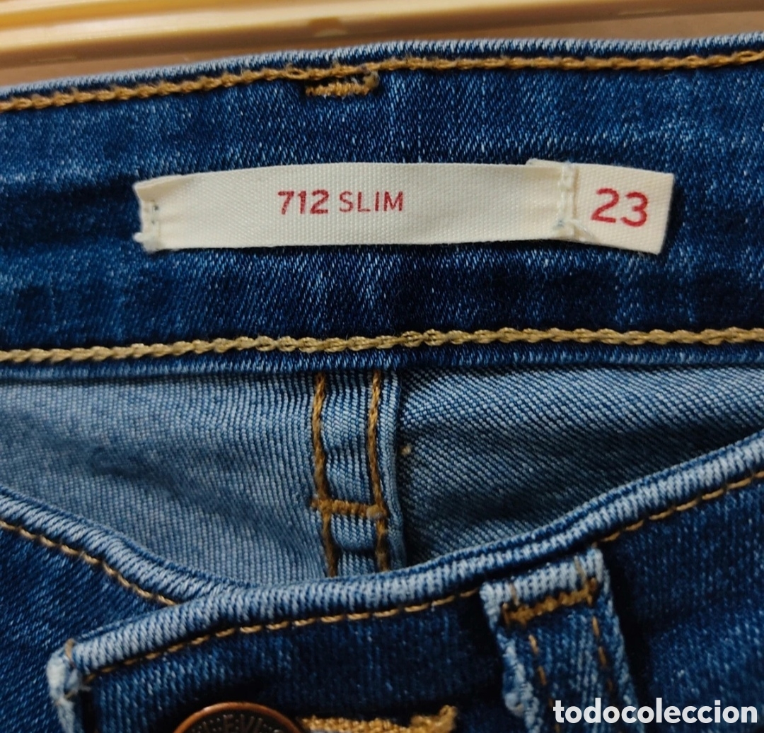 Segunda mano: Vaqueros Rectos para Chicas de 14 a&ntilde;os marca Levis - Foto 4