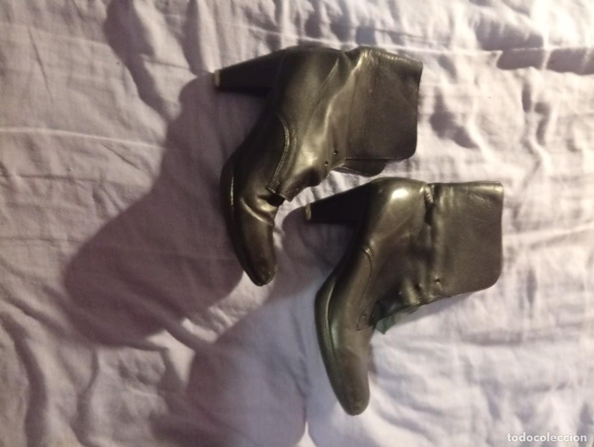 Segunda mano: Botines chica.......... - Foto 1
