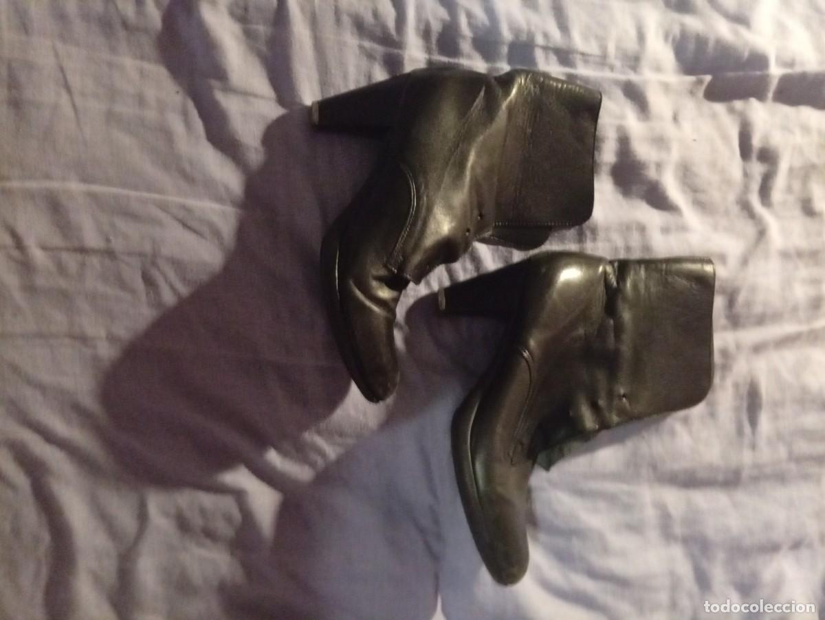 Segunda mano: Botines chica.......... - Foto 2