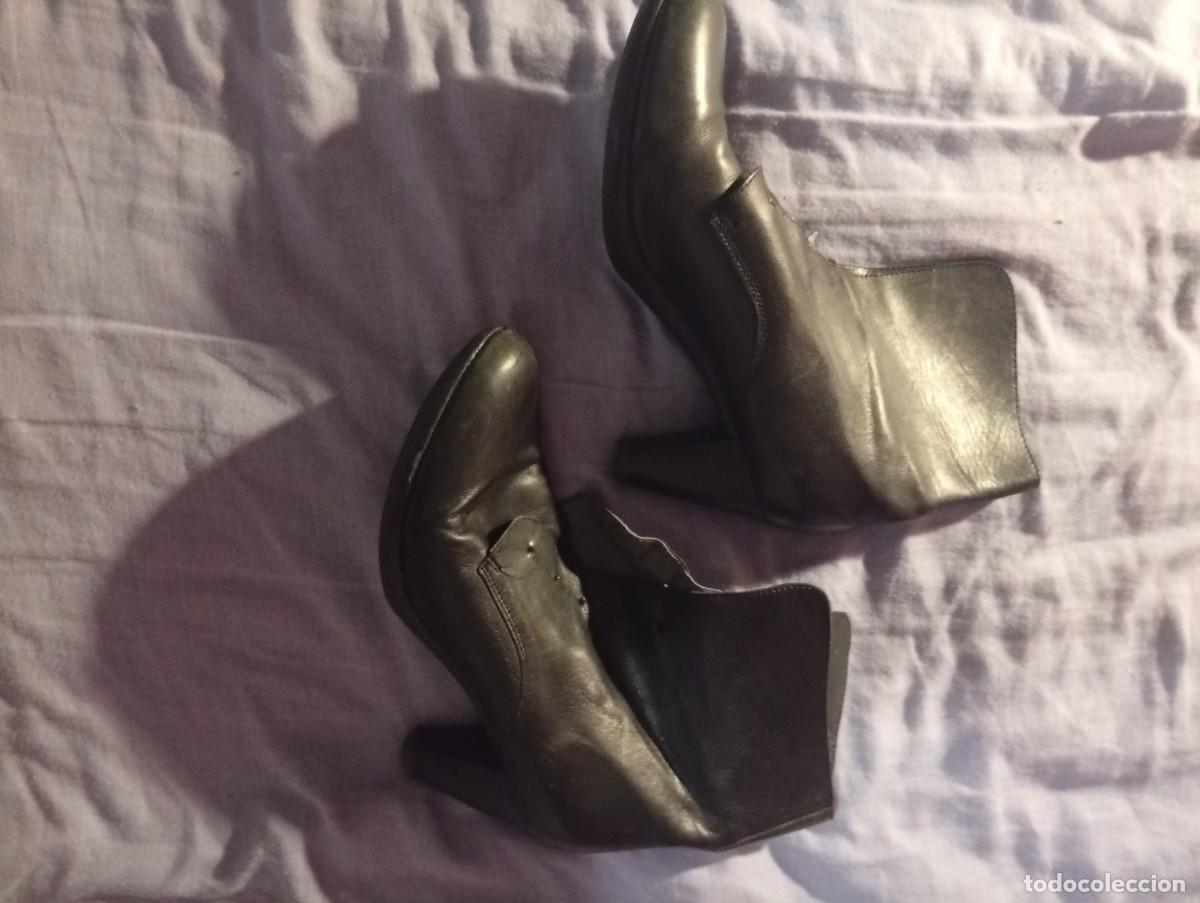 Segunda mano: Botines chica.......... - Foto 3