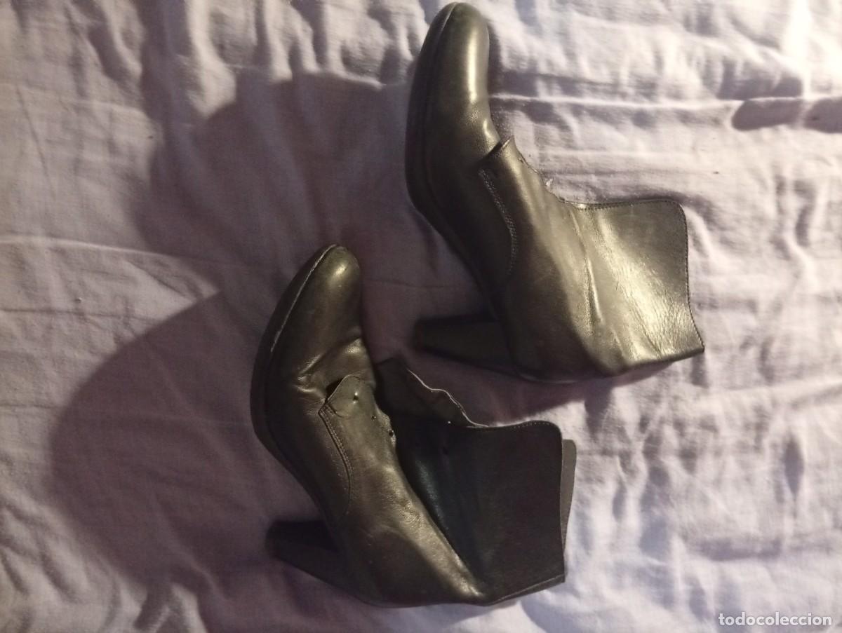 Segunda mano: Botines chica.......... - Foto 4