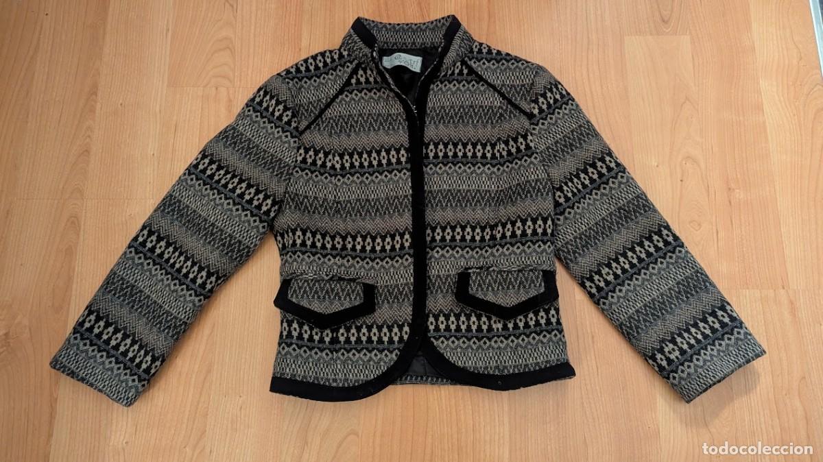 Segunda mano: CHAQUETA CORTA INVIERNO DE MUJER - Foto 1