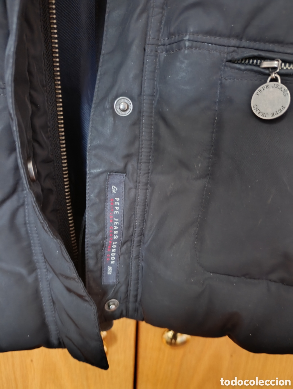 Segunda mano: Chaqueta negra de plumas - Foto 4