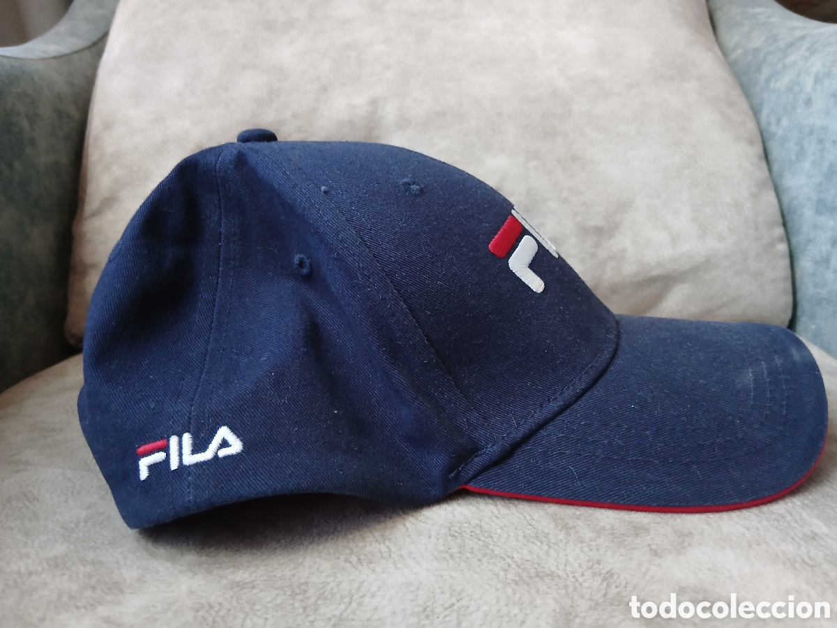 Segunda mano: Gorra Fila Azul y Roja - Foto 2