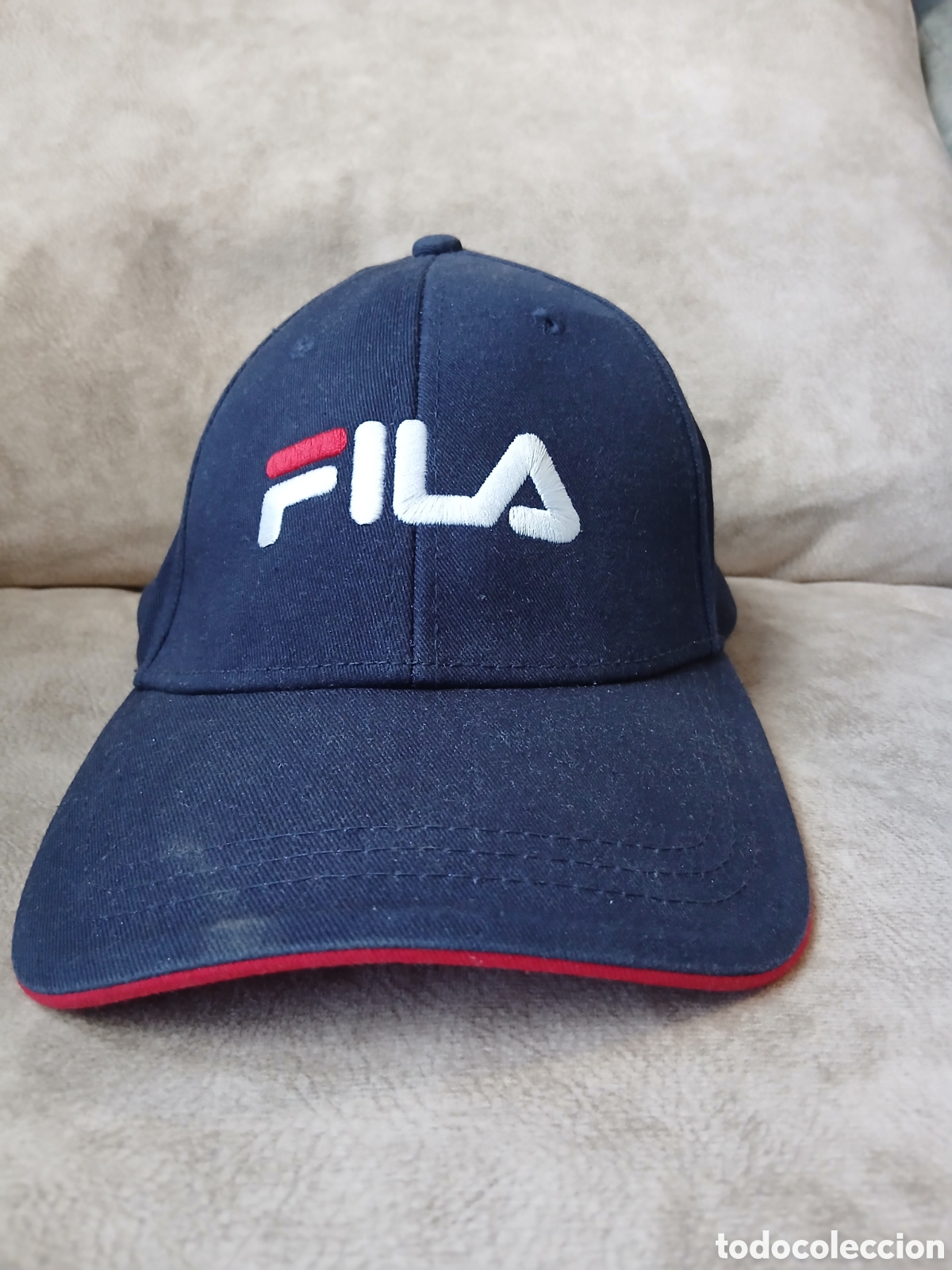Segunda mano: Gorra Fila Azul y Roja - Foto 1
