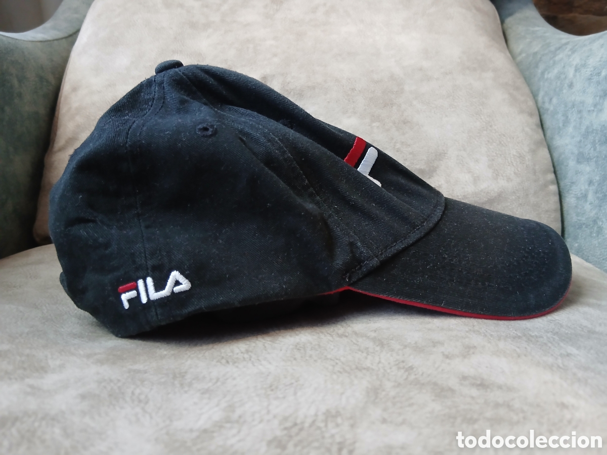 Segunda mano: Gorra Fila Negra y Azul - Foto 2