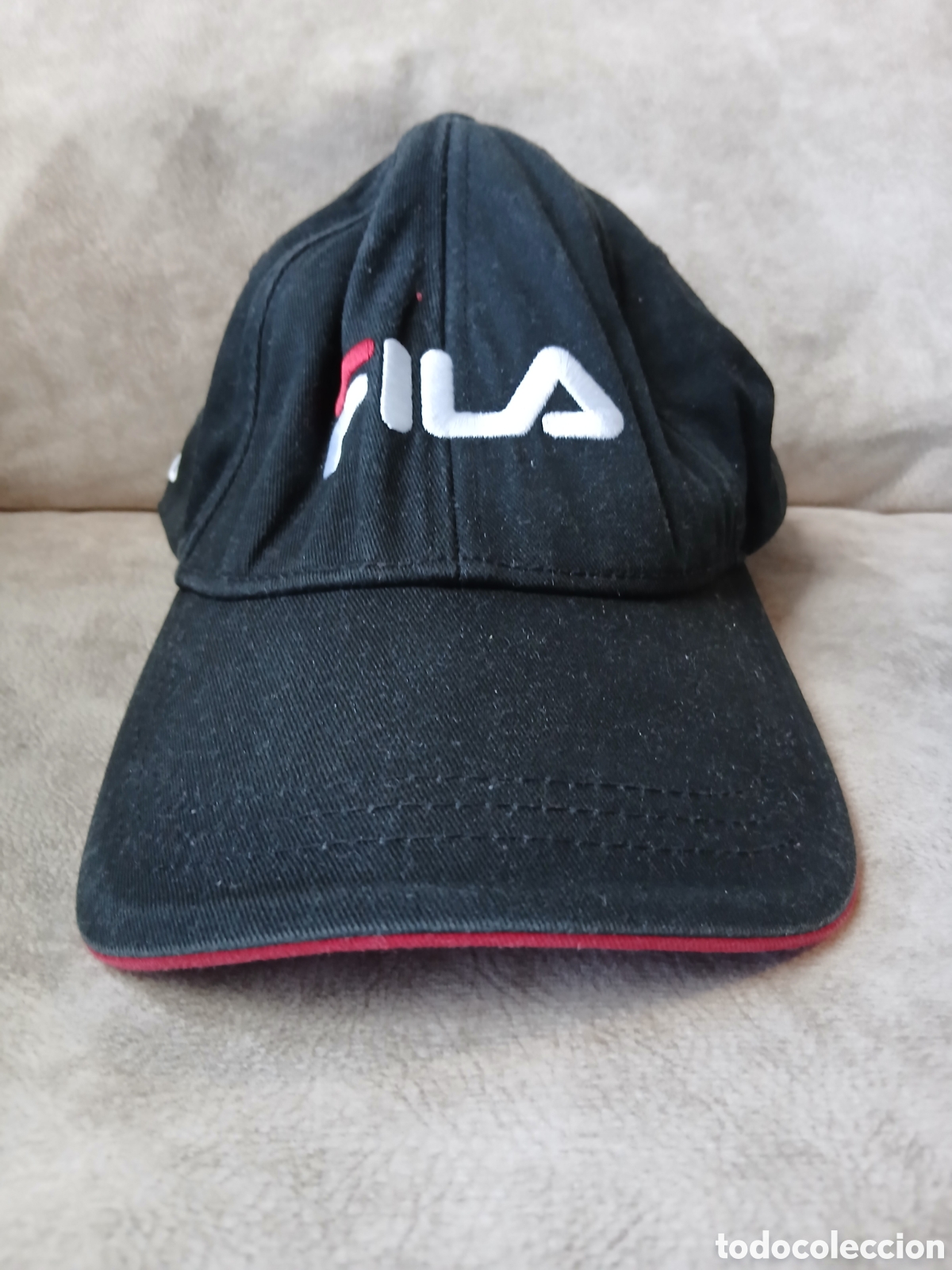 Segunda mano: Gorra Fila Negra y Azul - Foto 1