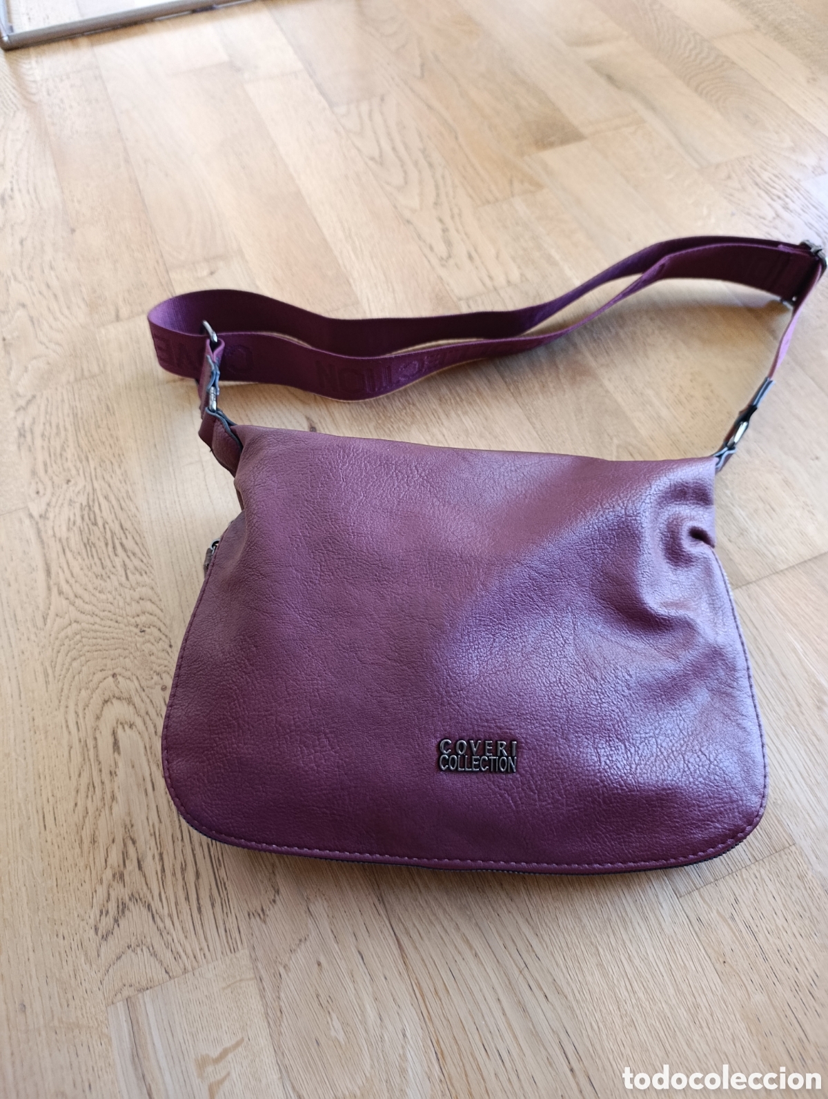 Segunda mano: Bolso Cover en color granate - Foto 1